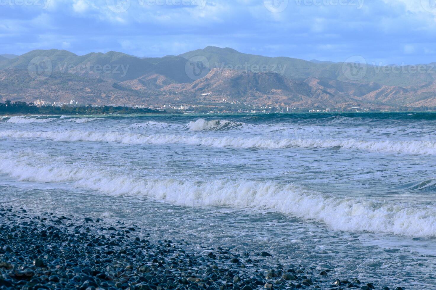 Visualizza di il montagne e il mediterraneo mare su Cipro 1 foto