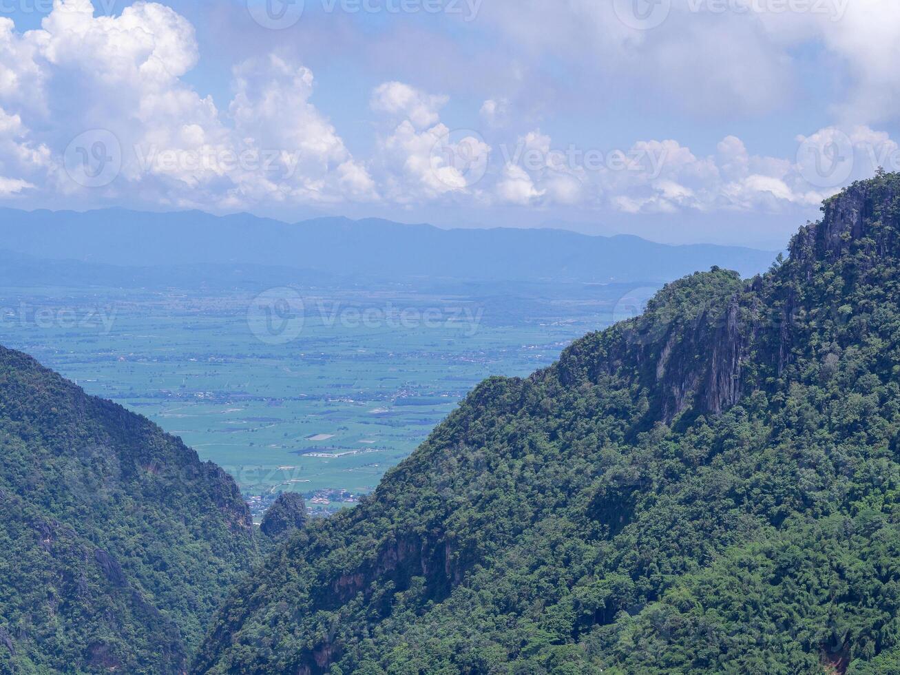 bellissimo panoramico Visualizza paesaggio di montagne nel settentrionale Tailandia foto