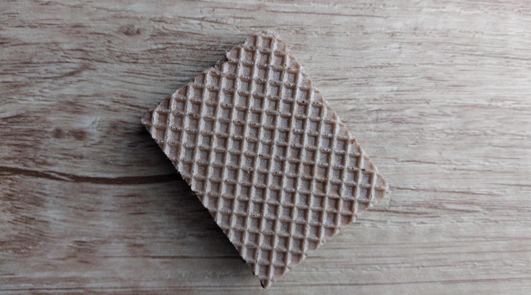 cioccolato wafer su un' di legno sfondo. selettivo messa a fuoco. foto