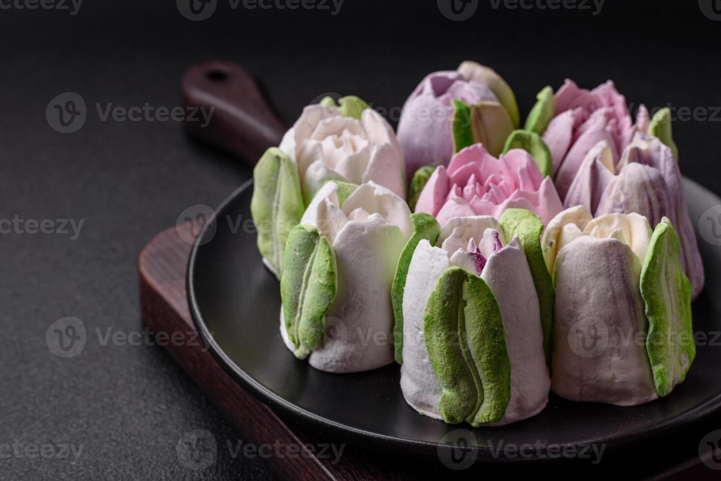 bellissimo gustoso marshmallows nel il modulo di tulipano mini cuffie foto