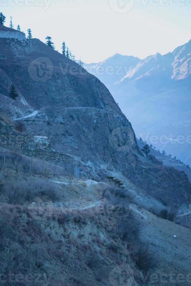 diverso strade su stesso colline foto