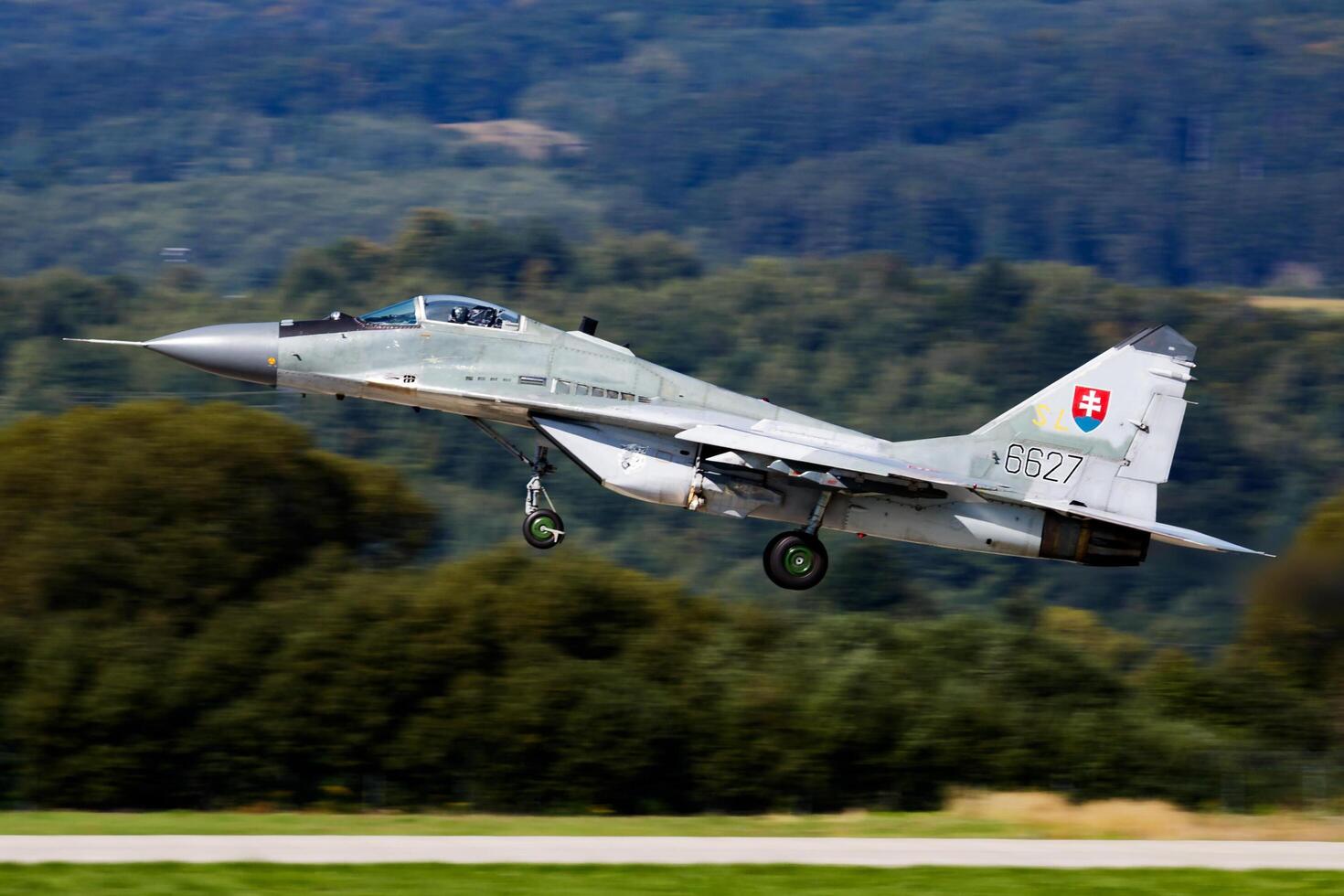 sliaco, slovacchia, 2016 - militare combattente Jet aereo a aria base. aria vigore volo operazione. aviazione e aereo. aria difesa. militare industria. volare e volare. foto