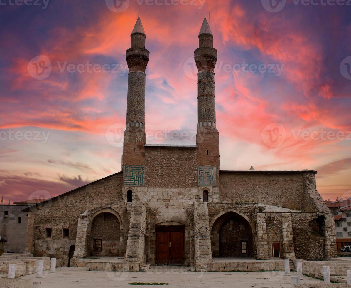 storico sivas Doppio minareto. ottomano e seljuk edifici. Doppio minareto moschea. foto