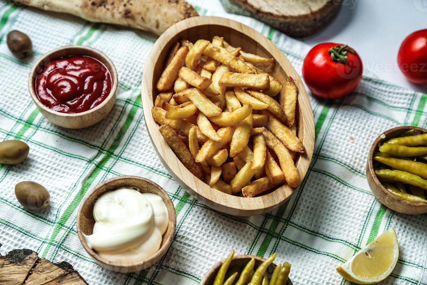 diverso cibo diffusione su tavolo foto