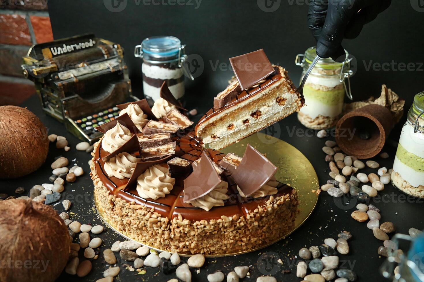 cioccolato torta con fette tagliare su foto