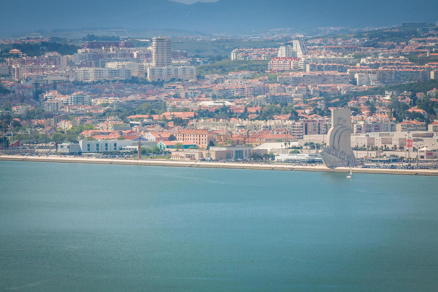 Lisbona su il tagus fiume banca, centrale Portogallo foto