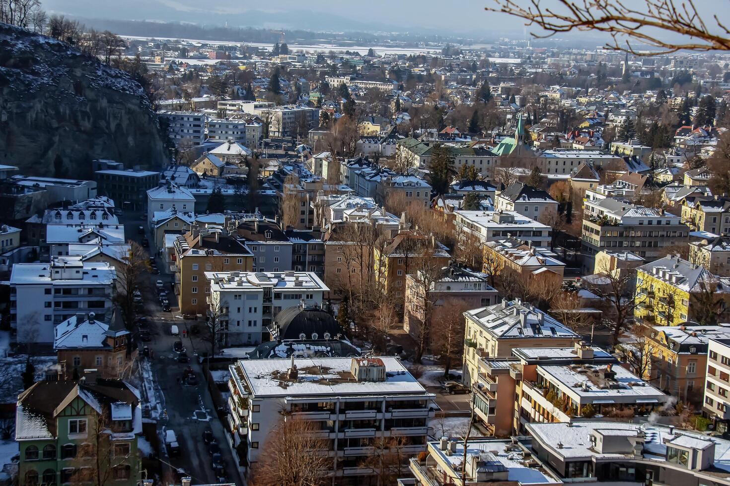 salisburgo, Austria - 13.01.2024 Visualizza di il storico città di salisburgo a partire dal il Festung montagna nel inverno, salisburgo terra. foto