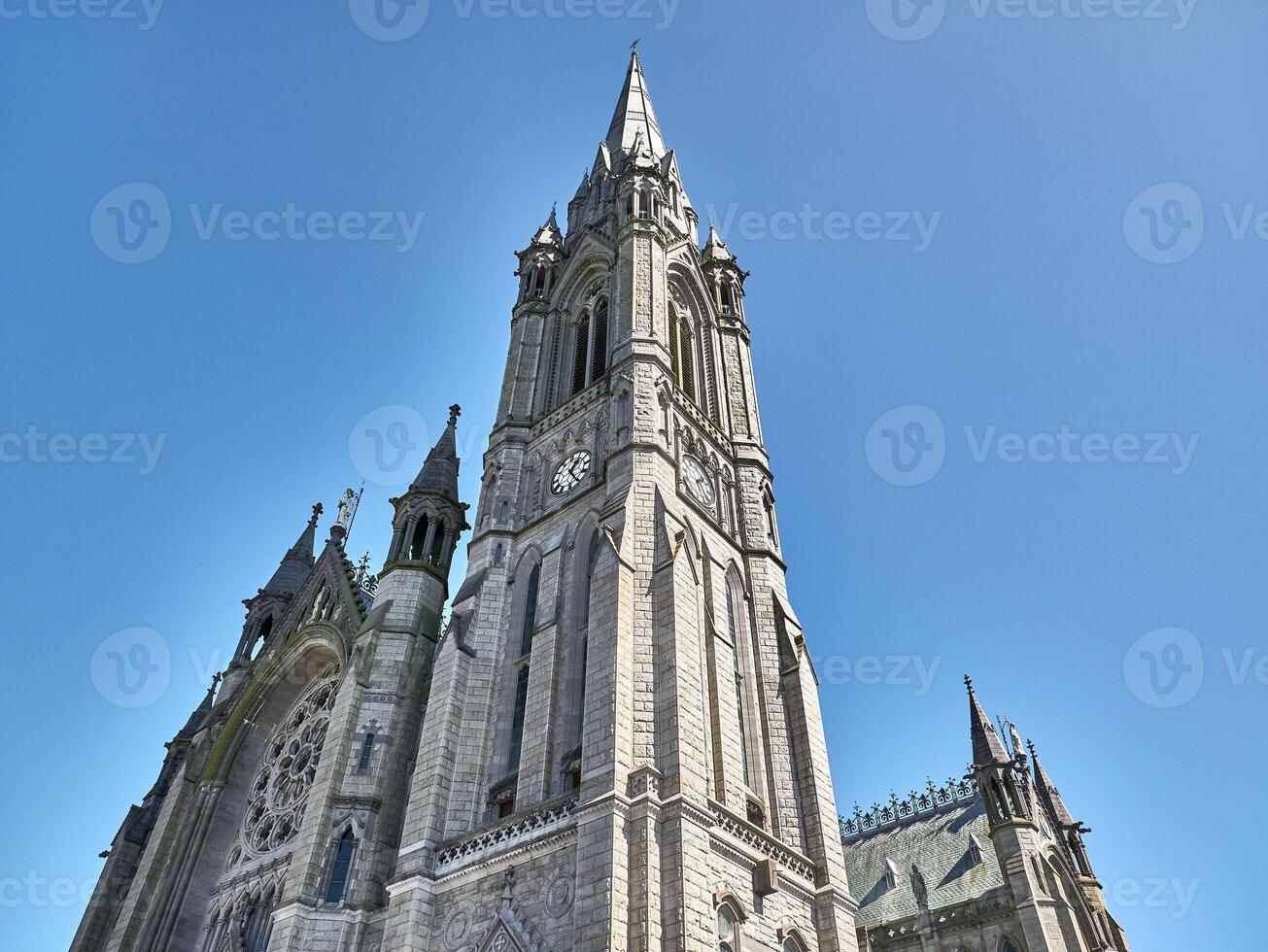 vecchio cattolico Cattedrale edificio nel Irlanda. cristiano Chiesa, antico Gotico architettura foto