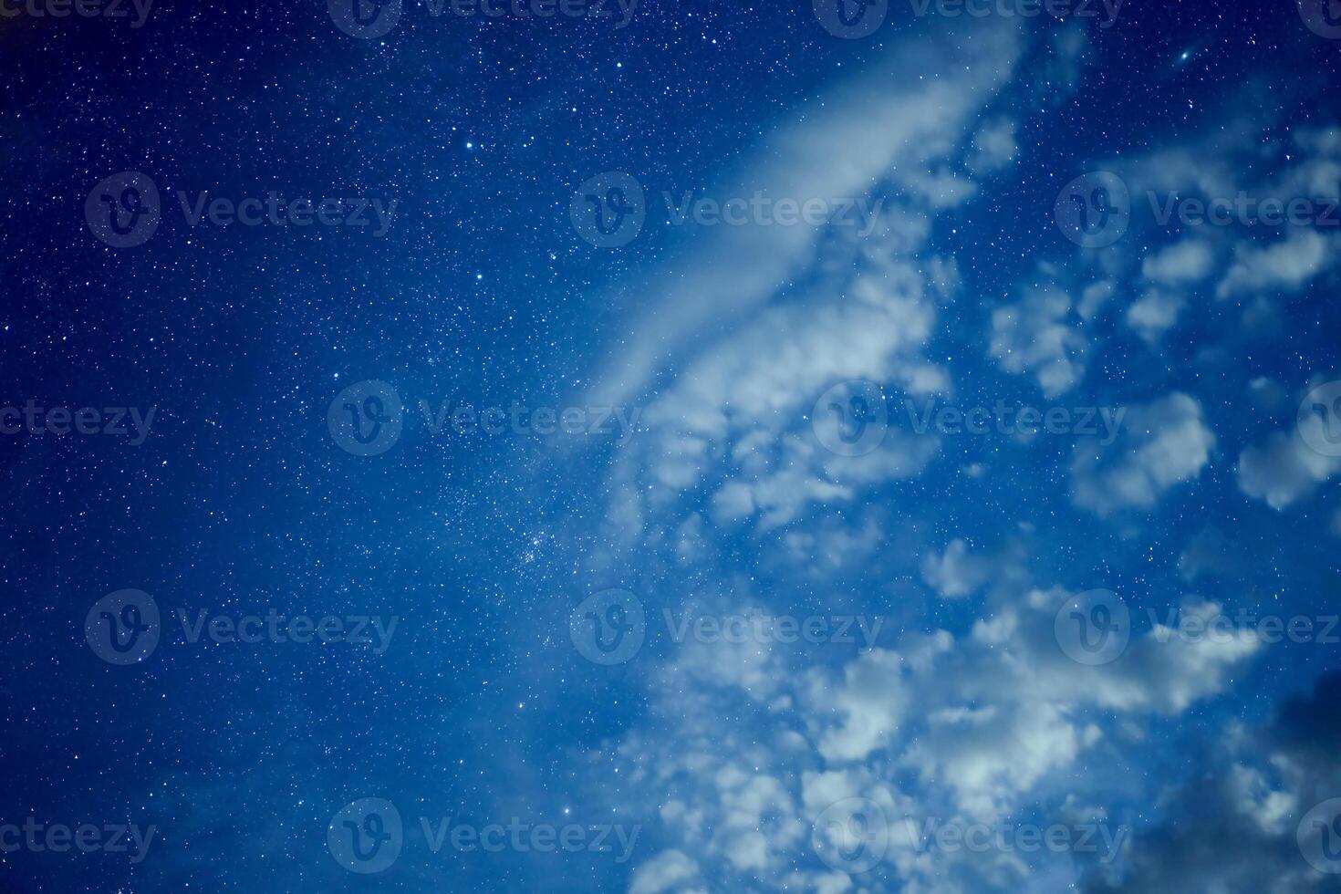 stella notte galassia stelle spazio polvere nel il universo, lungo esposizione fotografia, con grano. foto