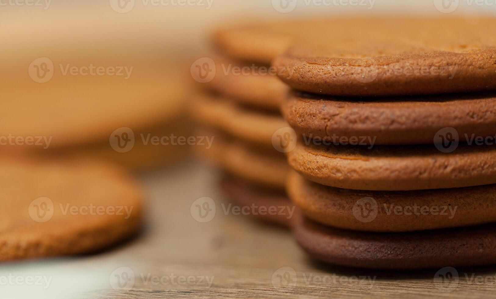 Pan di zenzero biscotti vicino su sfondo foto