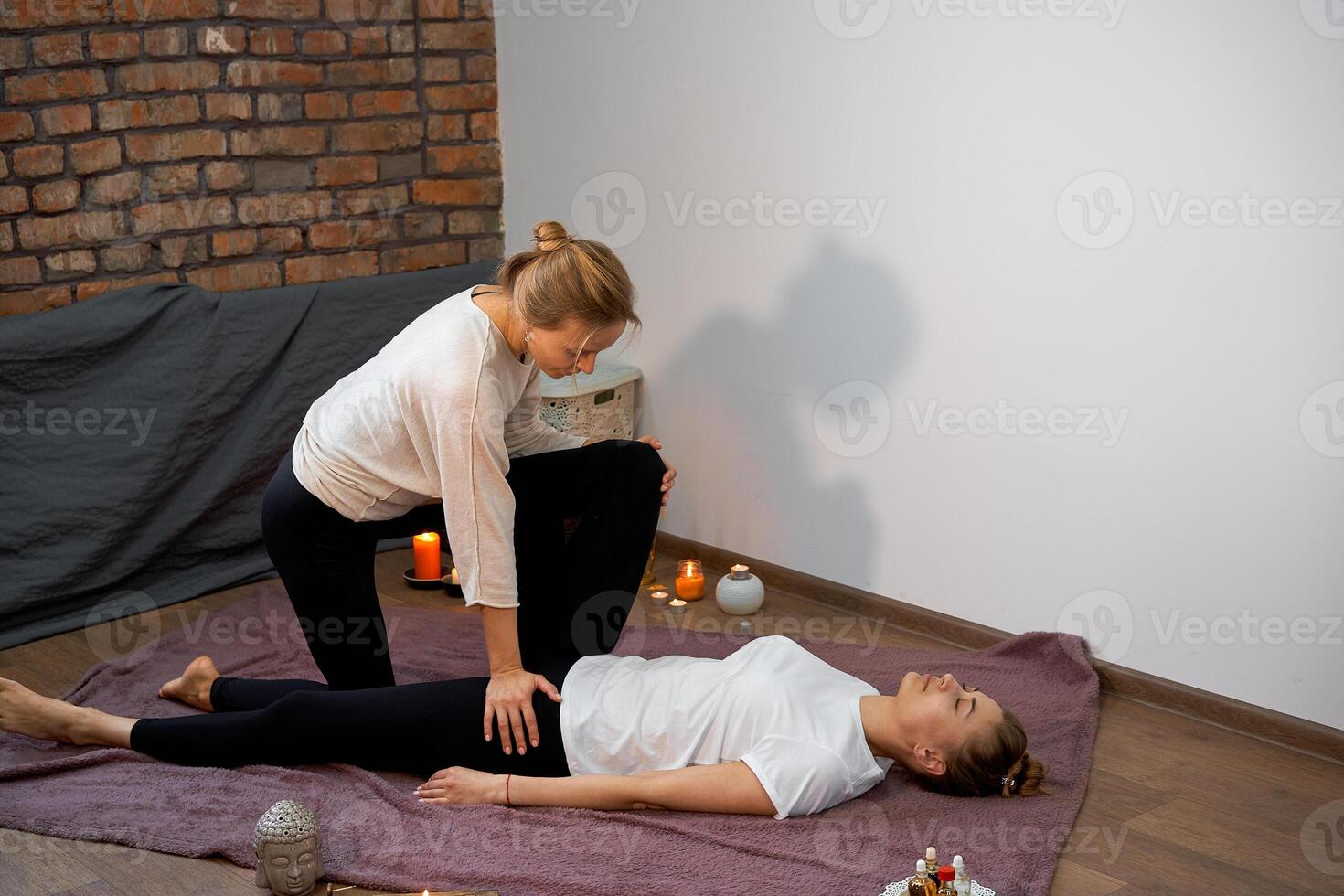 rilassare e godere nel terme salone, ottenere tailandese massaggio di professionale massaggiatore. foto