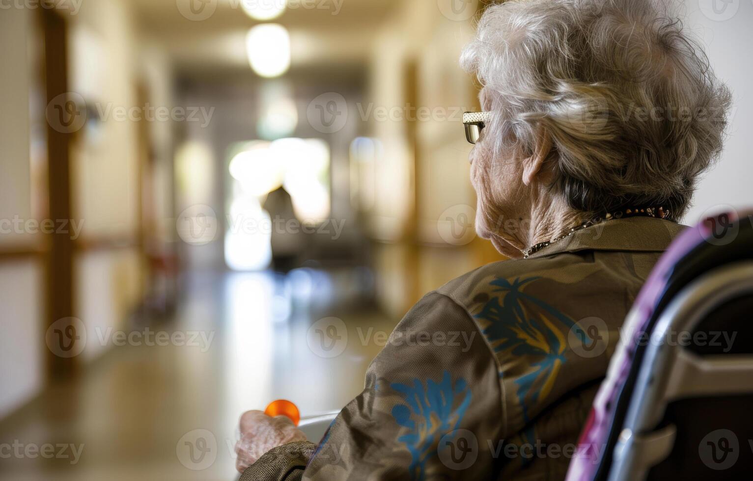 ai generato anziano donna seduta nel sedia a rotelle nel assistenza infermieristica casa foto