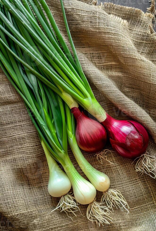 ai generato verde cipolle e rosso cipolle su tela ruvida stoffa foto