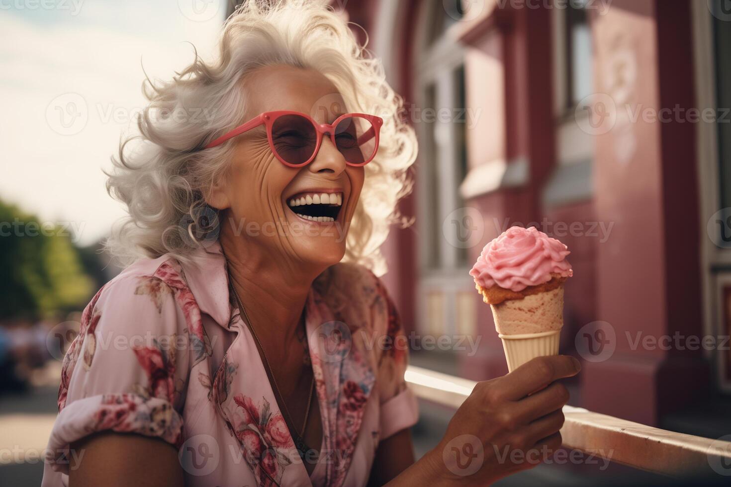 ai generato vecchio donna con un' largo Sorridi mangia un' grande ghiaccio crema foto