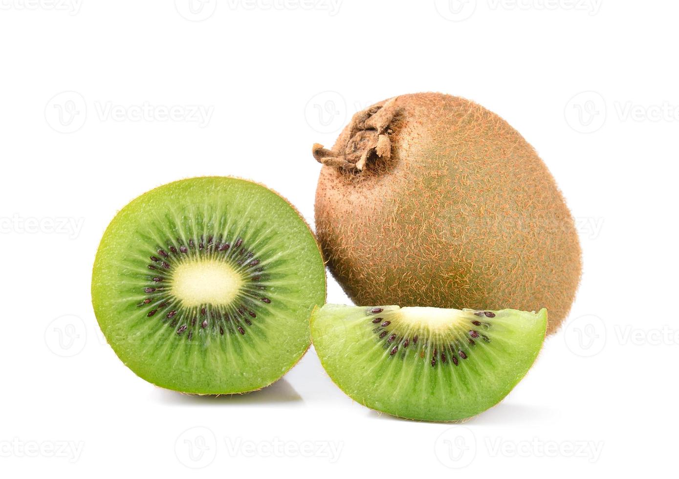 kiwi isolato su sfondo bianco foto