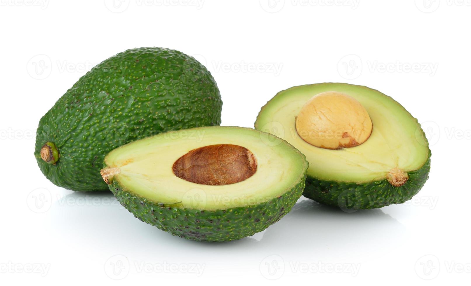 avocado su sfondo bianco foto