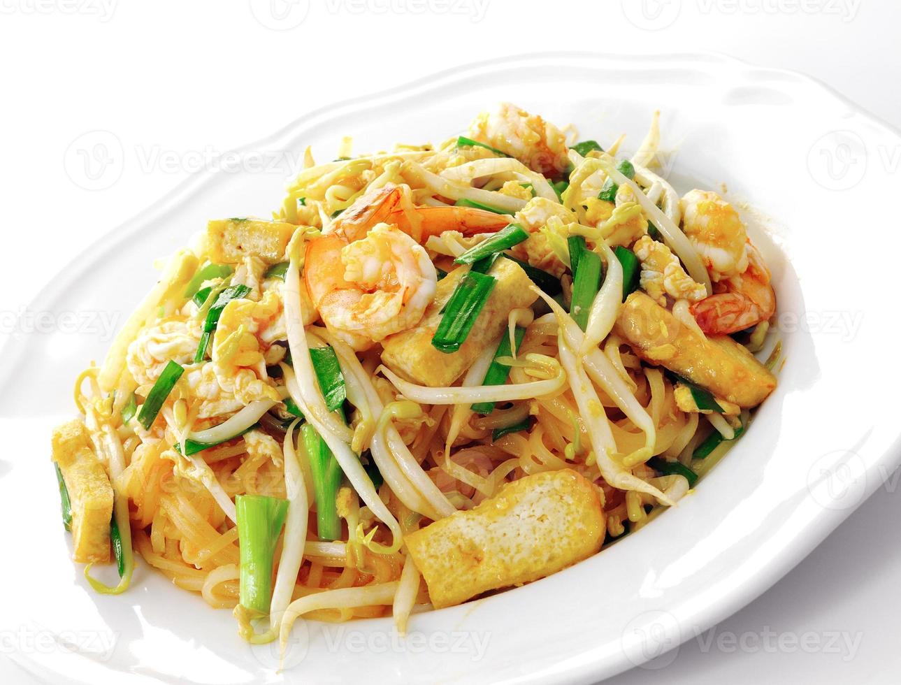 Thai Food Pad Thai, mescolare gli spaghetti con gamberi foto