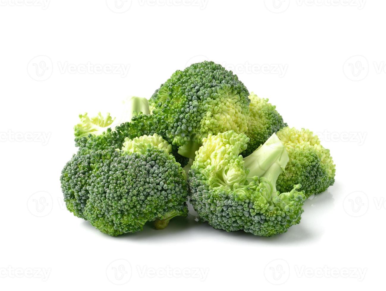 broccoli isolati su sfondo bianco foto
