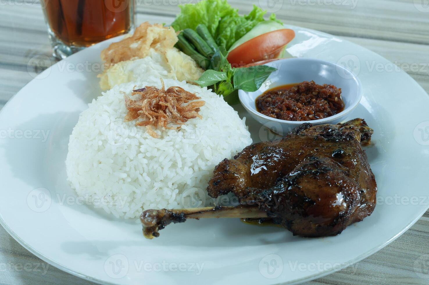 nasi bebek Bakar o grigliato anatra riso foto