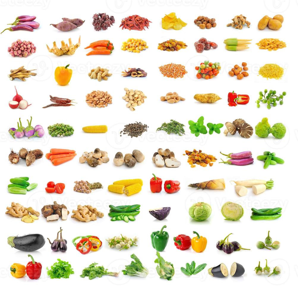 verdure e spezie isolate su sfondo bianco foto