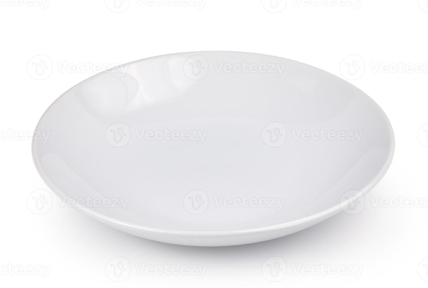 piatto vuoto isolato su sfondo bianco foto
