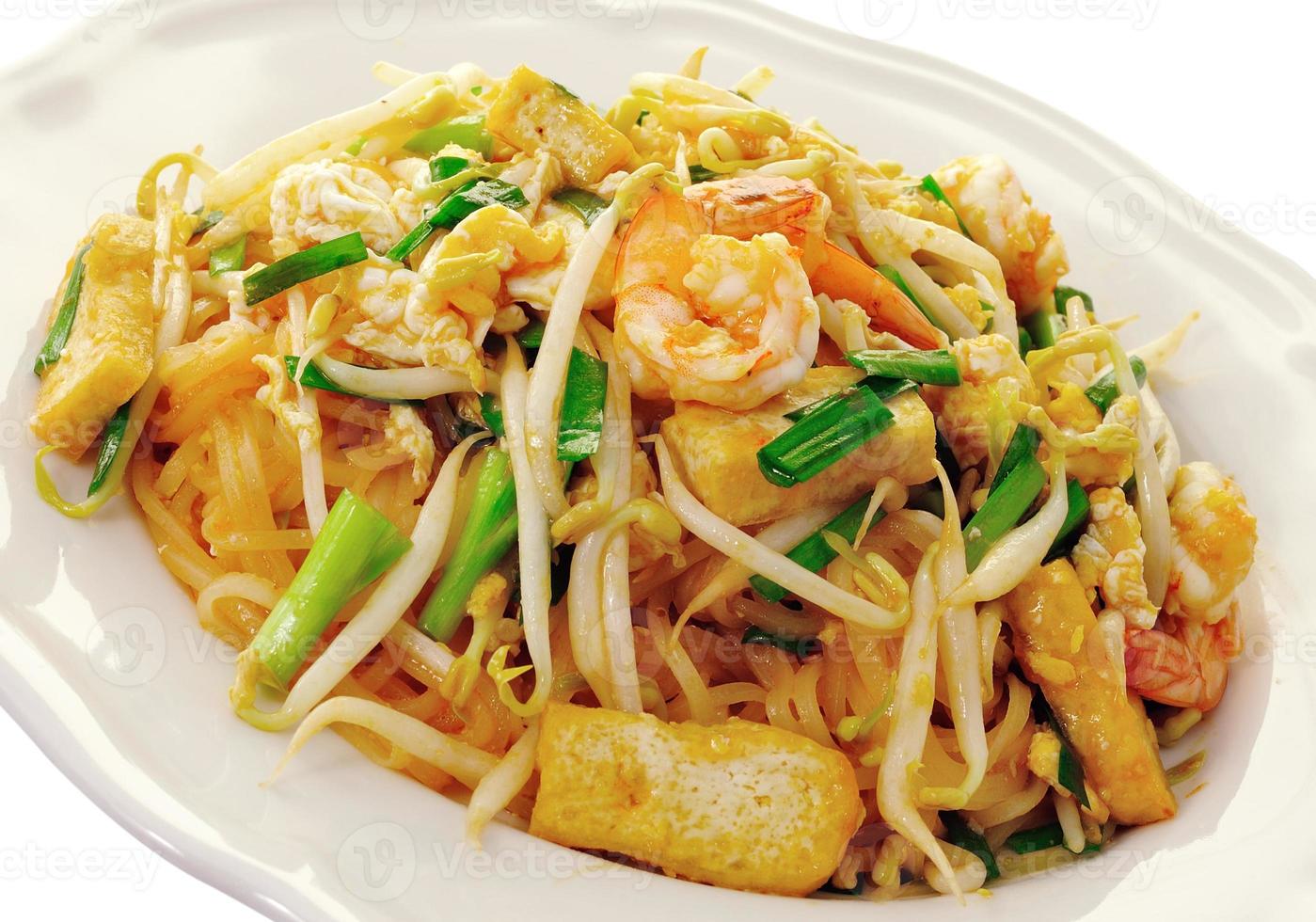 Thai Food Pad Thai, mescolare gli spaghetti con gamberi foto