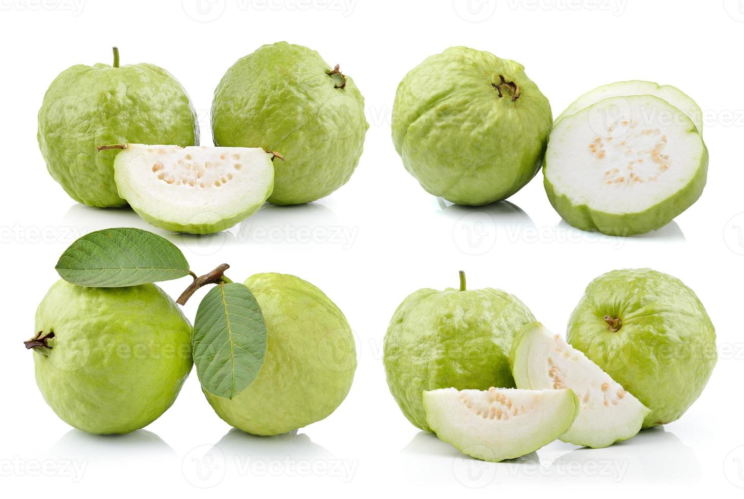 guava su sfondo bianco foto