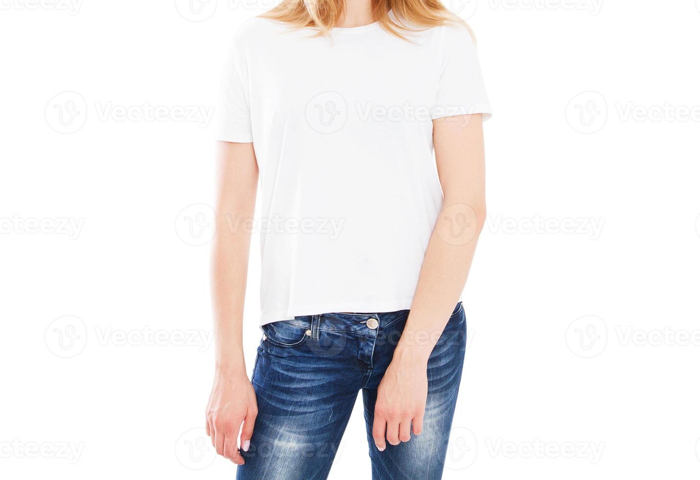 donna in t-shirt bianca isolata - ragazza in t-shirt elegante primo piano foto