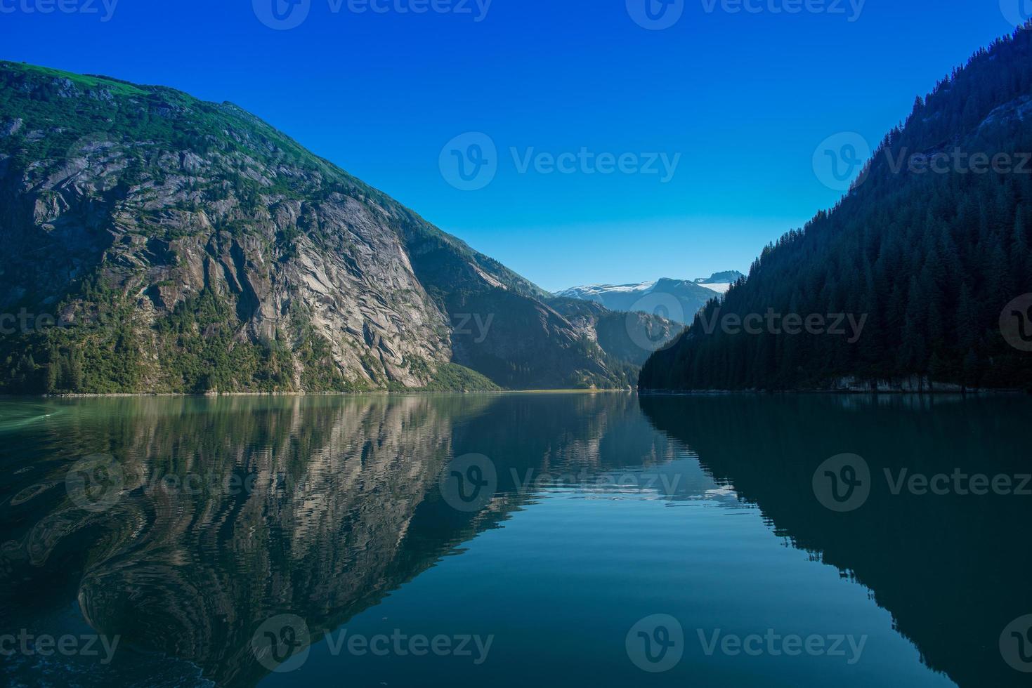 guada la riflessione del terrore foto