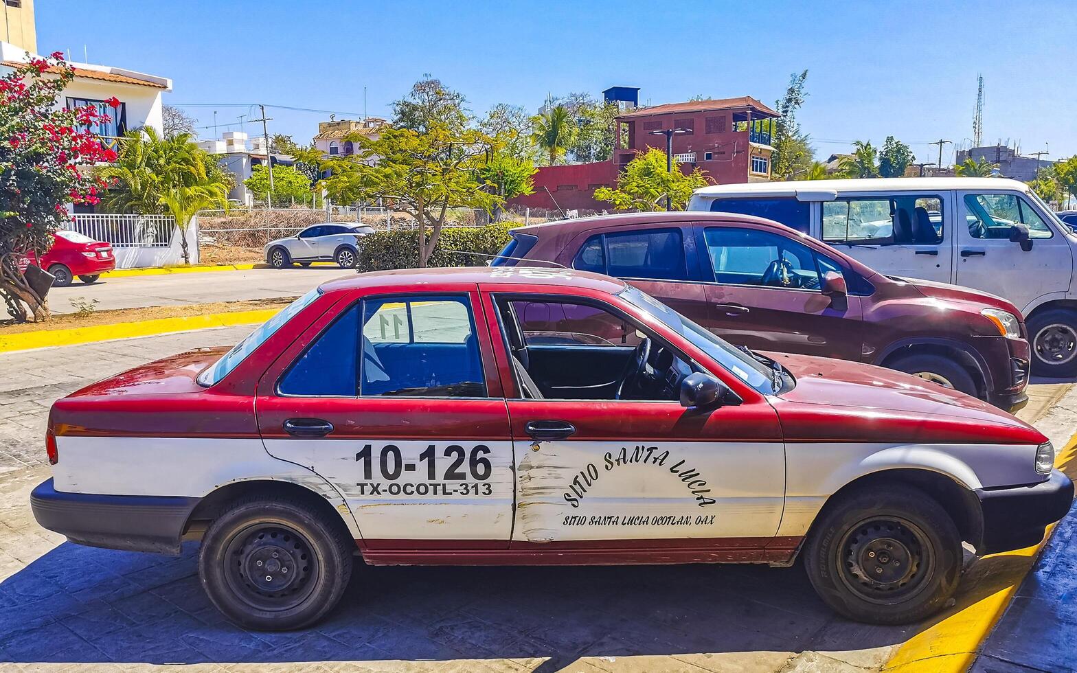 puerto escondido oaxaca Messico 2023 colorato Taxi taxi auto e mezzi di trasporto nel puerto escondido Messico. foto