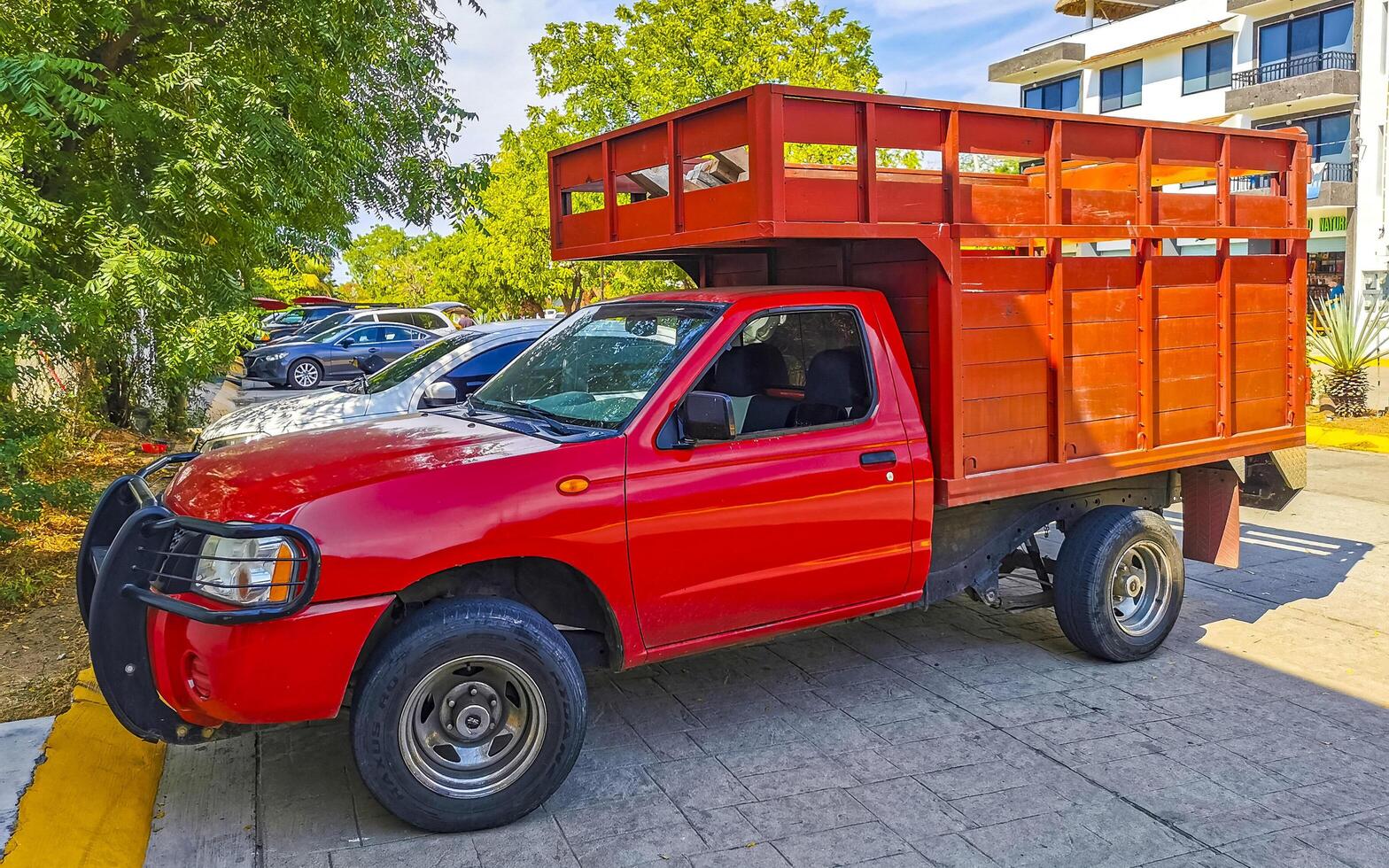 puerto escondido oaxaca Messico 2023 messicano Raccogliere camion auto suv 4x4 via strada veicoli Messico. foto