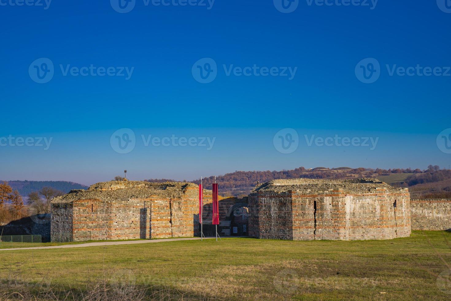 resti dell'antico complesso romano di palazzi e templi felix romuliana vicino a gamzigrad serbia foto