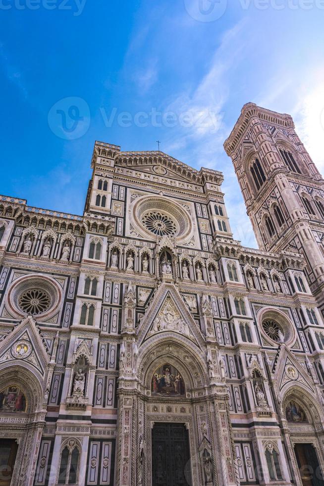 vista al duomo di firenze in italia foto