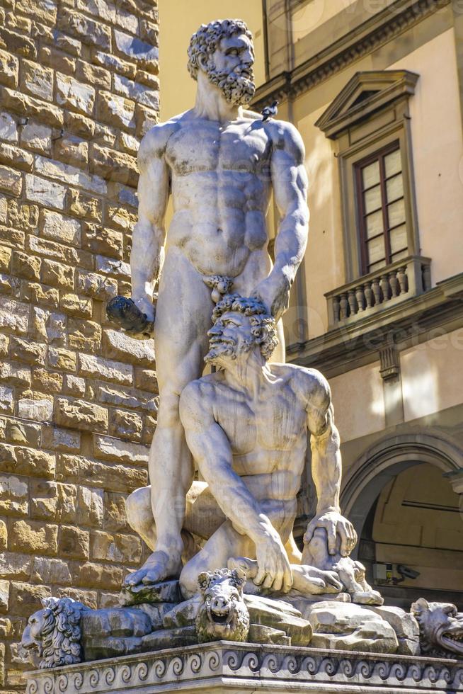 Statua di Ercole e Caco in piazza della signoria a firenze, italy foto