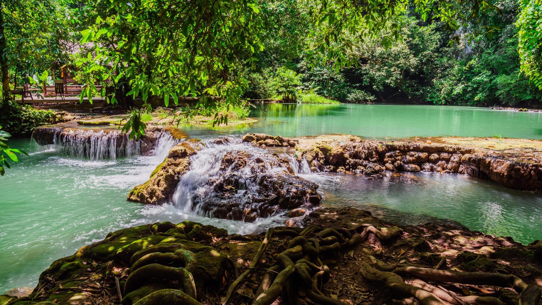 cascata paesaggistica di bok khorani.lake, sentiero naturalistico, foresta, foresta di mangrovie, viaggio nella natura, viaggio in thailandia, studio della natura. attrazioni. foto