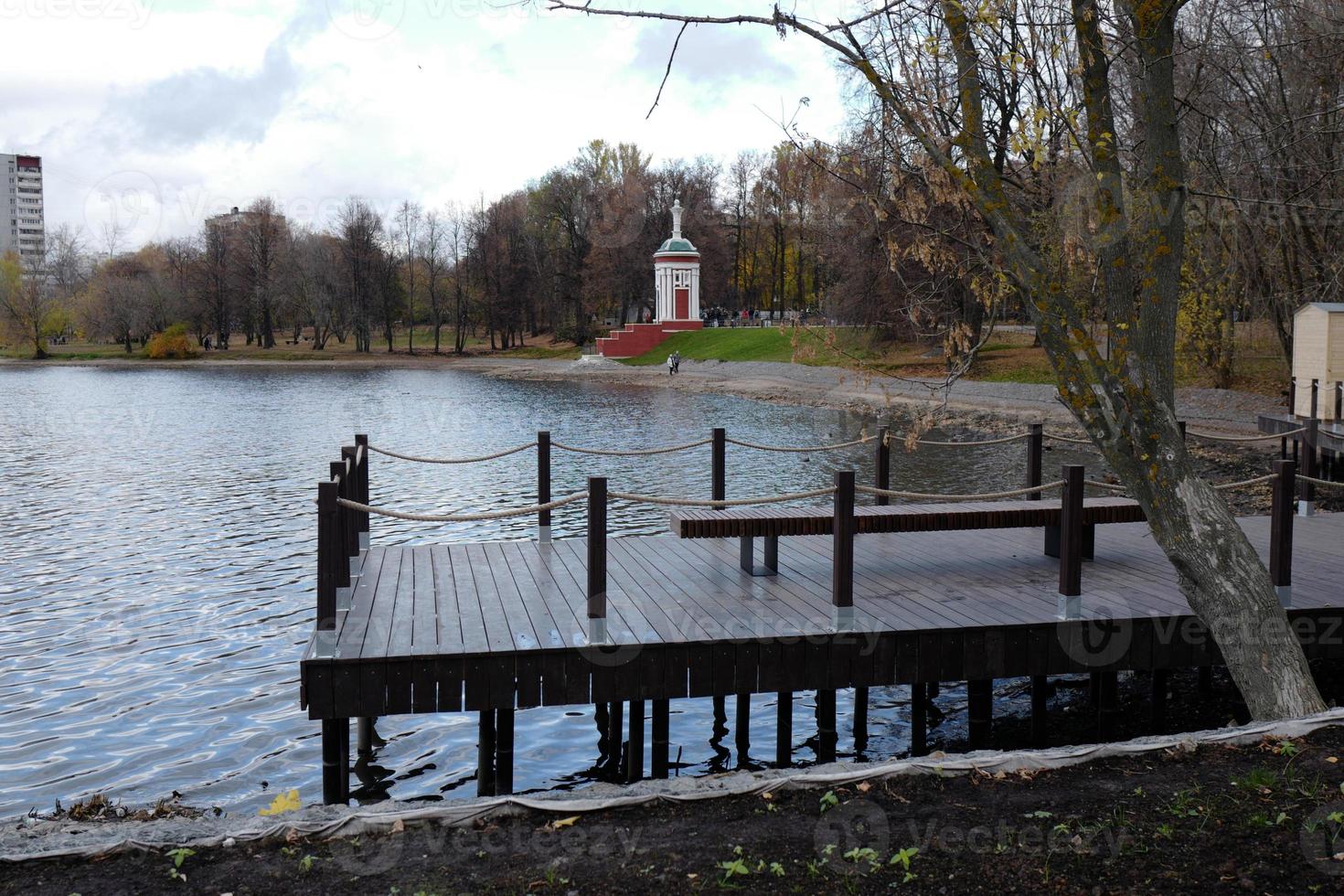 grande stagno golovinsky della tenuta mikhalkovo a mosca, ottobre 2017. foto