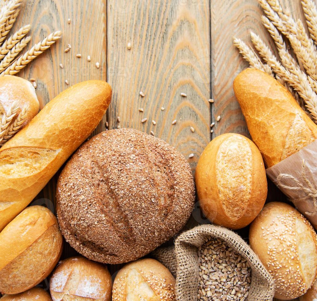 assortimento di pane cotto foto