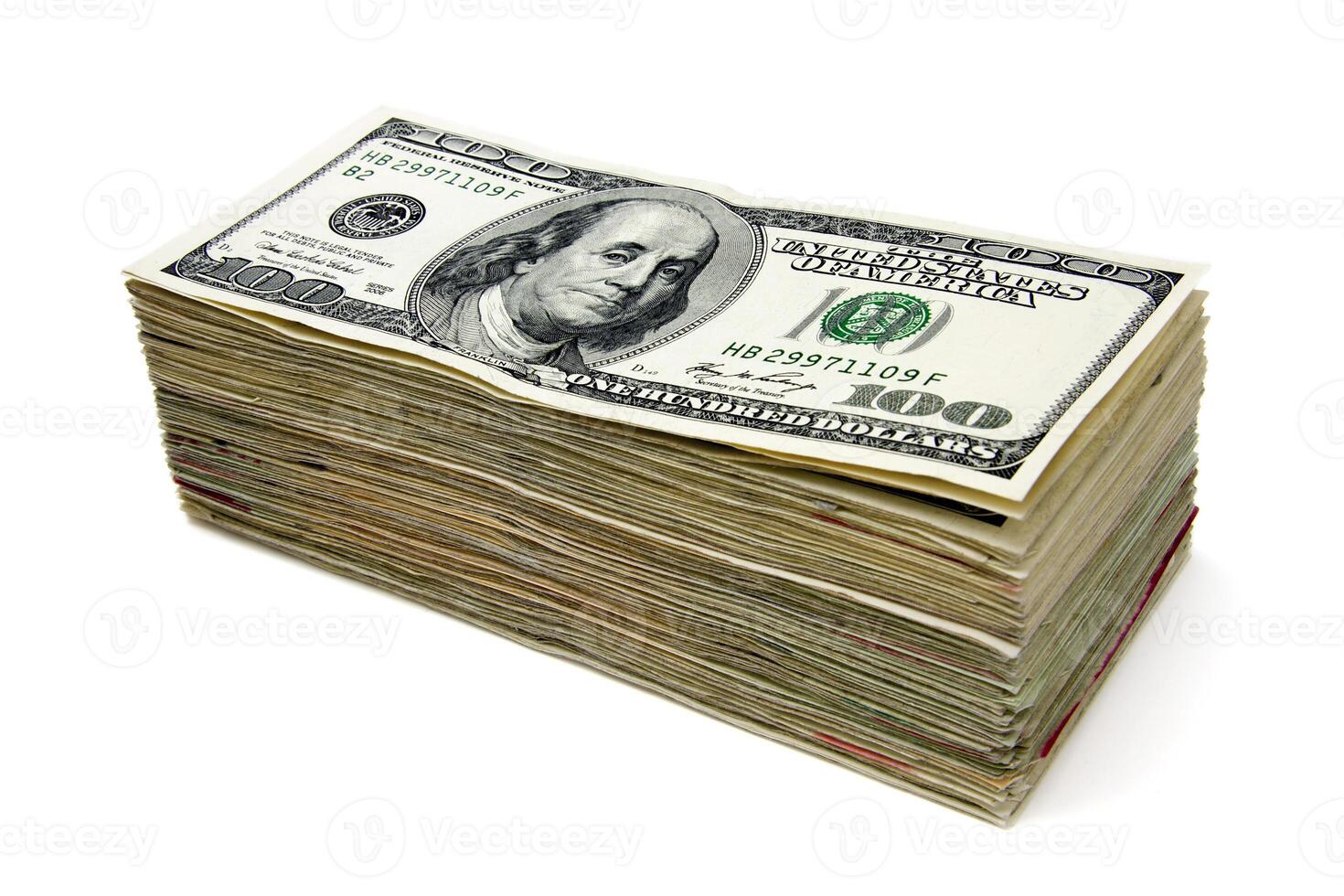 un' pila di i soldi su un' bianca sfondo foto
