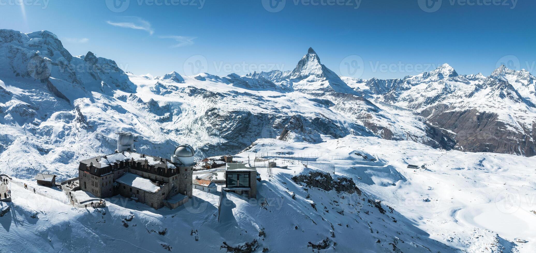 aereo Visualizza di Zermatt sciare ricorrere e Cervino picco, svizzero Alpi foto