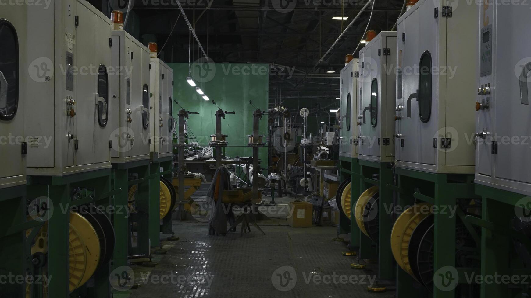 chimico laboratorio di metallurgico produzione. creativo. righe di produzione forni per fusione plastica pellet. produzione processi di polimero plastica estrusione foto