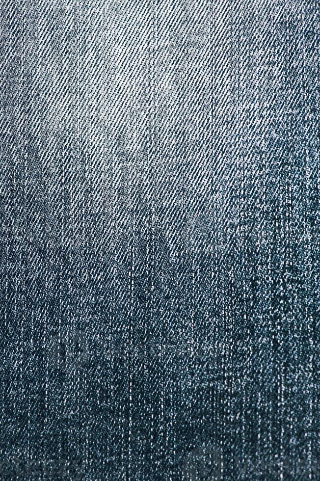 blu jeans con transizione a partire dal leggero per buio verticale foto. foto