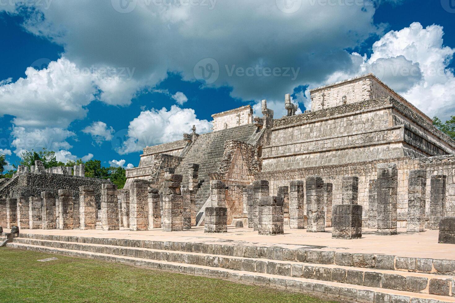 guerrieri tempio a chichen itza foto