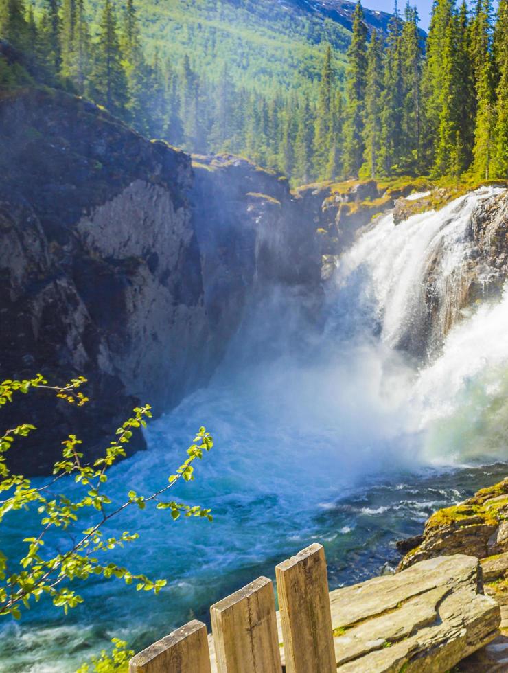 rjukandefossen in hemsedal viken norvegia la cascata più bella d'europa. foto