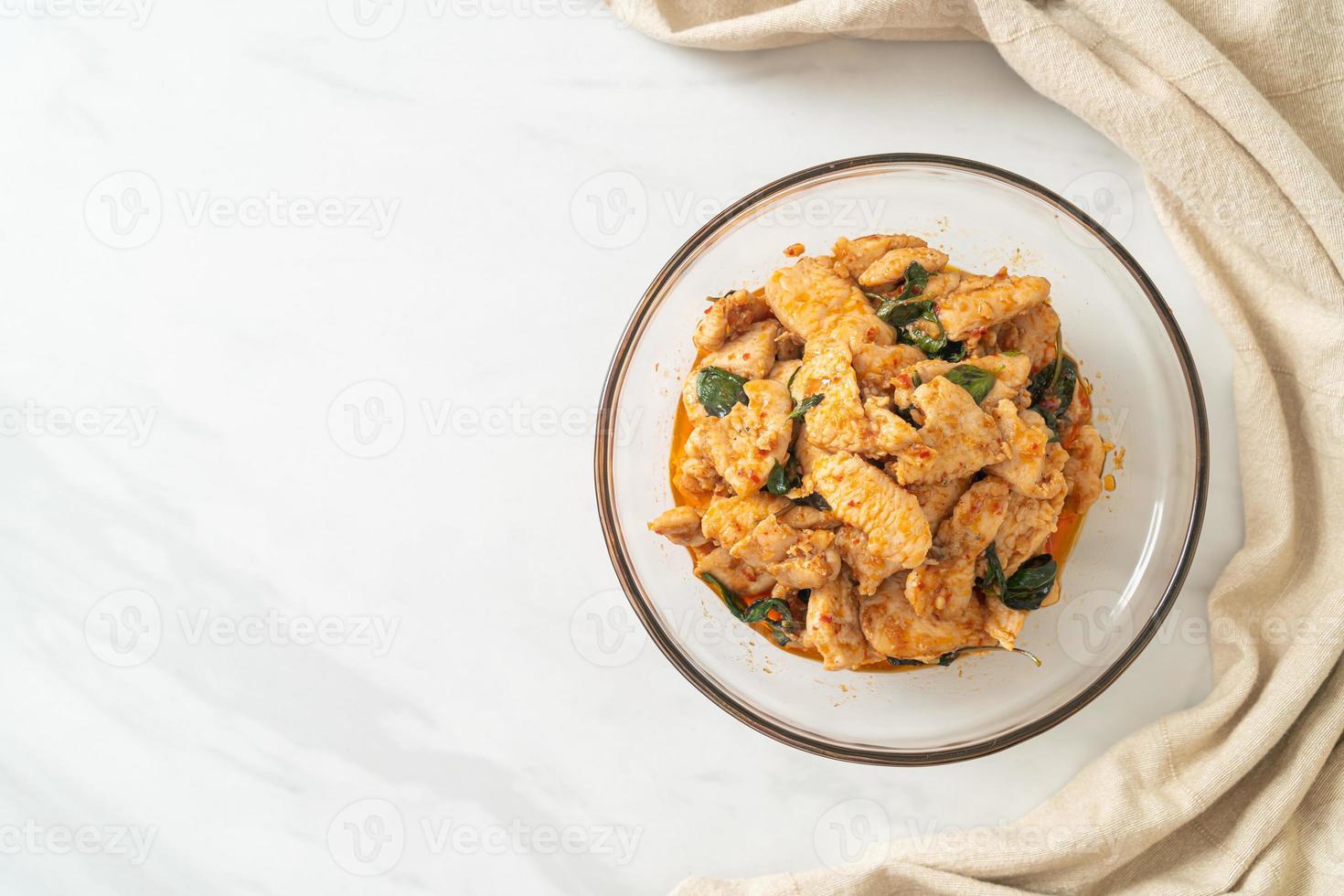 pollo saltato in padella con pasta di peperoncino foto