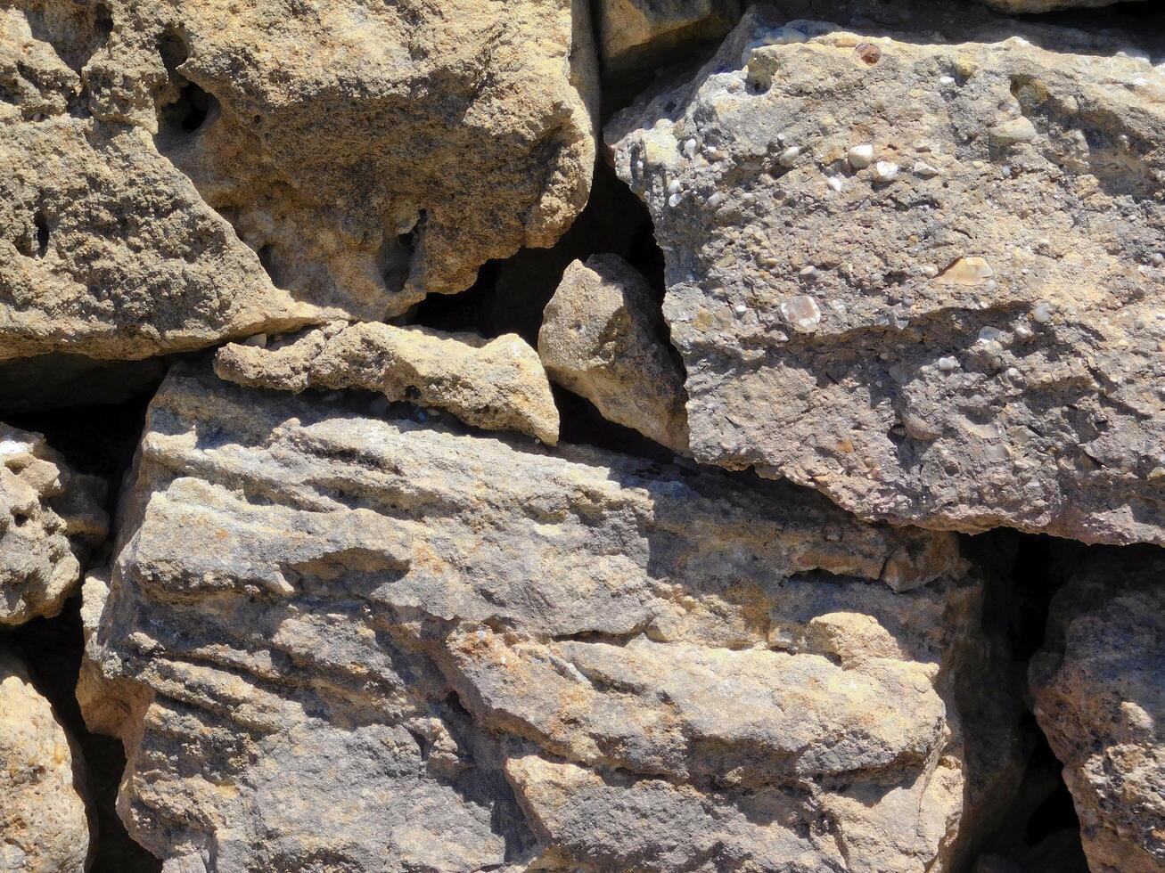 struttura di pietra all'aperto foto