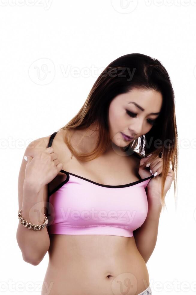 asiatico americano donna guardare giù rosa gli sport superiore foto