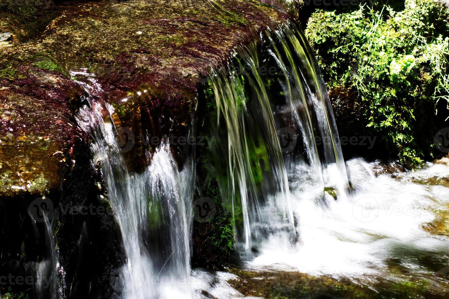 piccolo cascata lungo esposizione Yosemite California foto