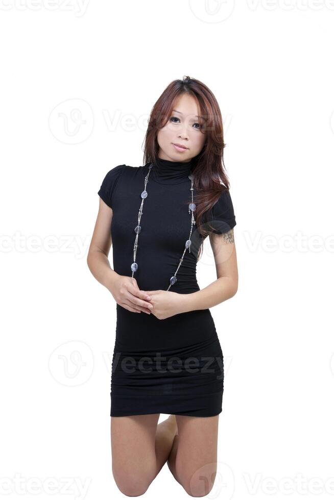 giovane magro attraente asiatico donna nero vestito foto