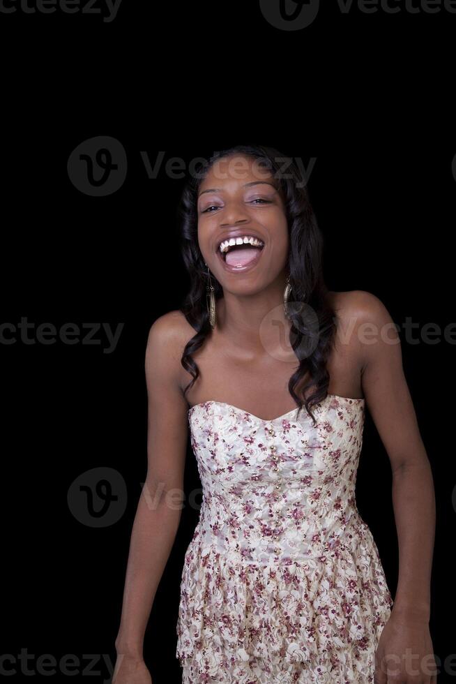 giovane africano americano donna Aperto bocca ridere foto