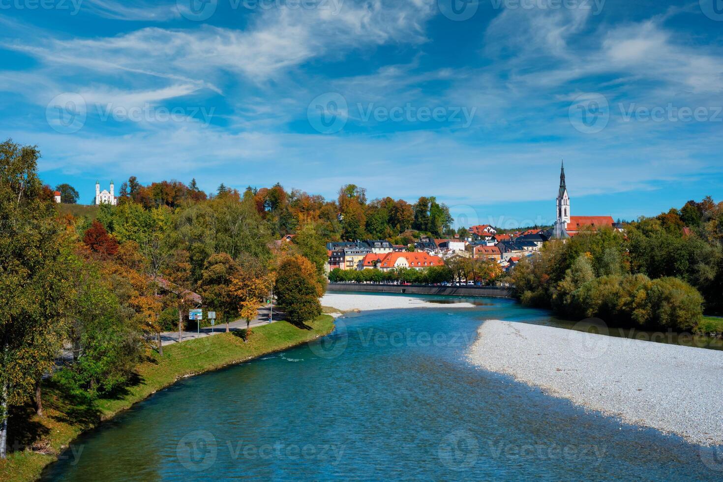 cattivo tolz pittoresco ricorrere cittadina nel Baviera, Germania nel autunno e isar fiume foto